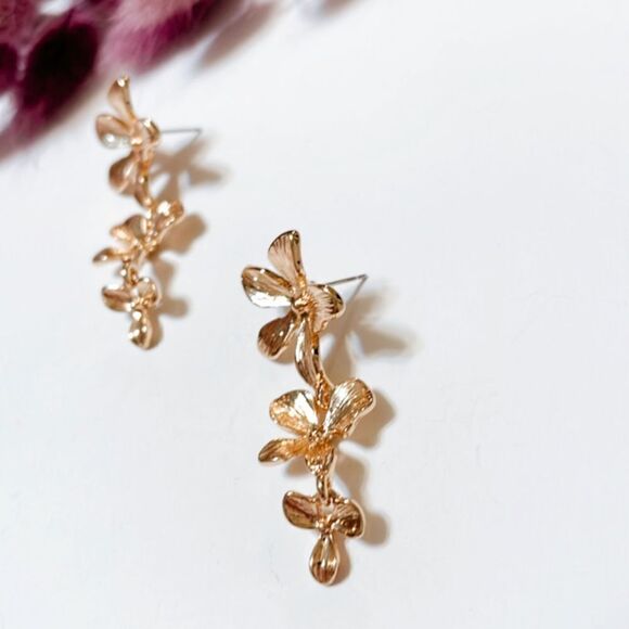 Flower drop earrings in gold #704 - Picture 7 of 9